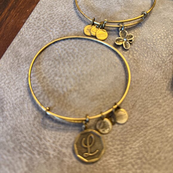 Alex and Ani Stackable Charm Bracelet Preowned Initial "L" - Picture 3 of 4